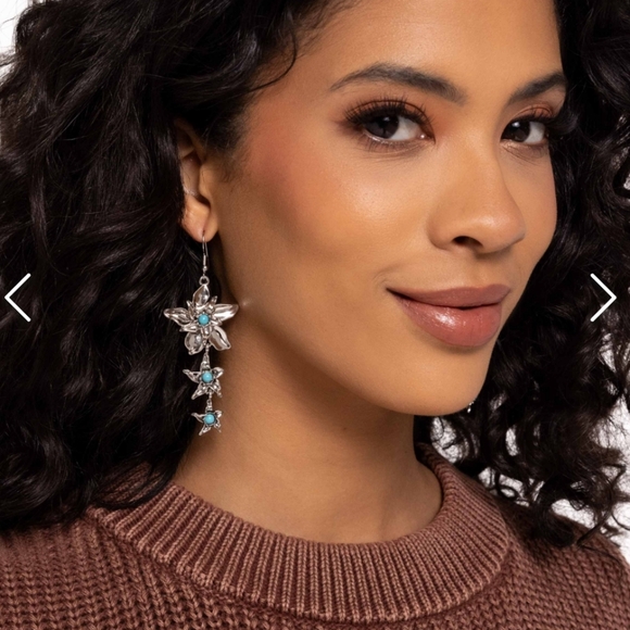 Tapered Tiers Blue Earrings 💙 NEW #2 - Picture 1 of 3